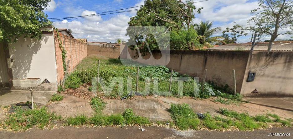 Terreno à venda com 1 quarto, 250m² - Foto 1