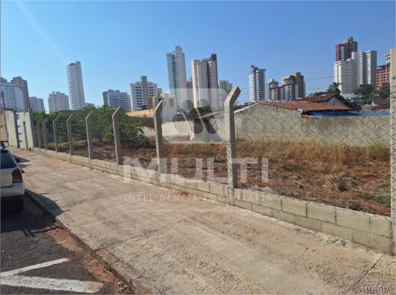 Terreno à venda com 1 quarto, 300m² - Foto 1