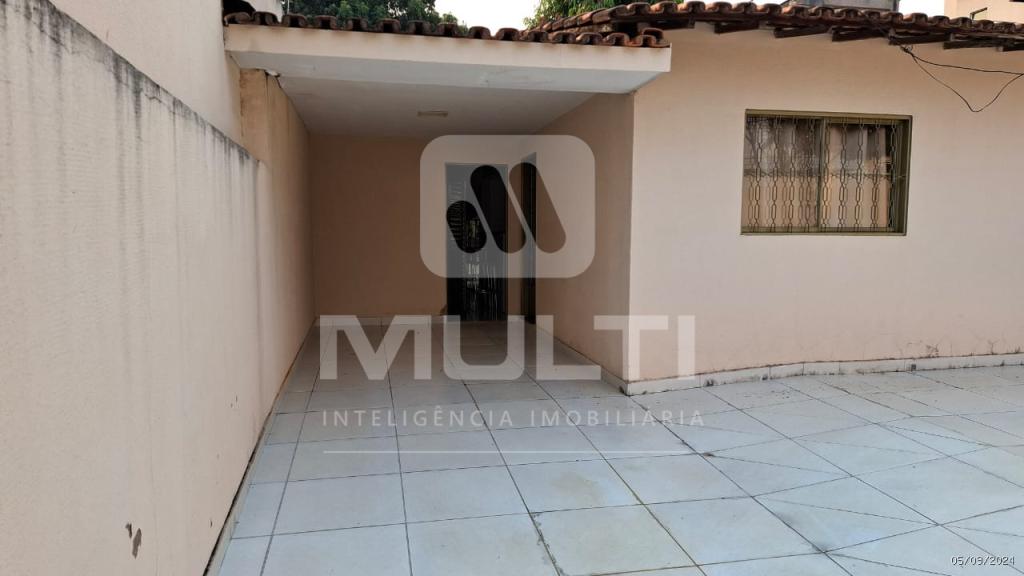 Casa à venda com 5 quartos, 170m² - Foto 1