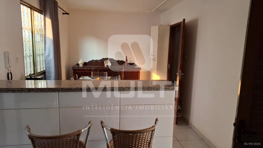 Casa à venda com 5 quartos, 170m² - Foto 2