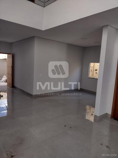 Casa à venda com 3 quartos, 270m² - Foto 2