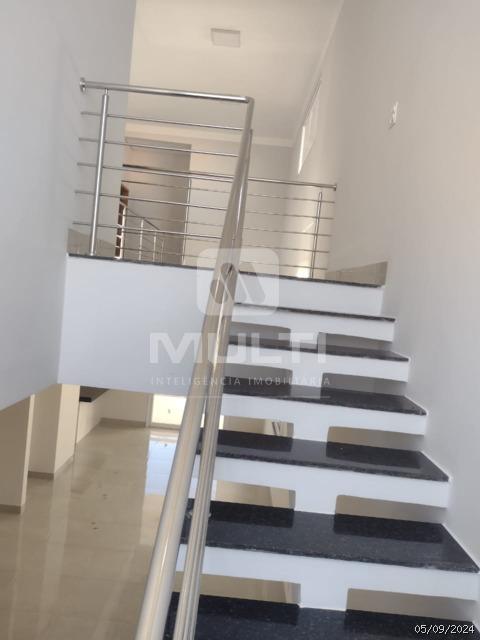 Casa à venda com 3 quartos, 270m² - Foto 8