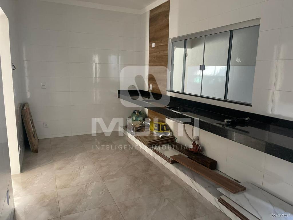 Casa à venda com 3 quartos, 170m² - Foto 4