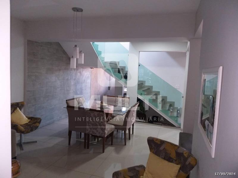 Casa à venda com 4 quartos, 247m² - Foto 2