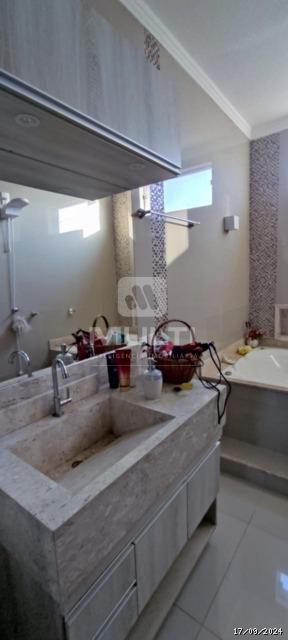 Casa à venda com 4 quartos, 247m² - Foto 16