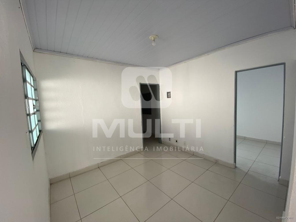 Casa à venda com 3 quartos, 57m² - Foto 1