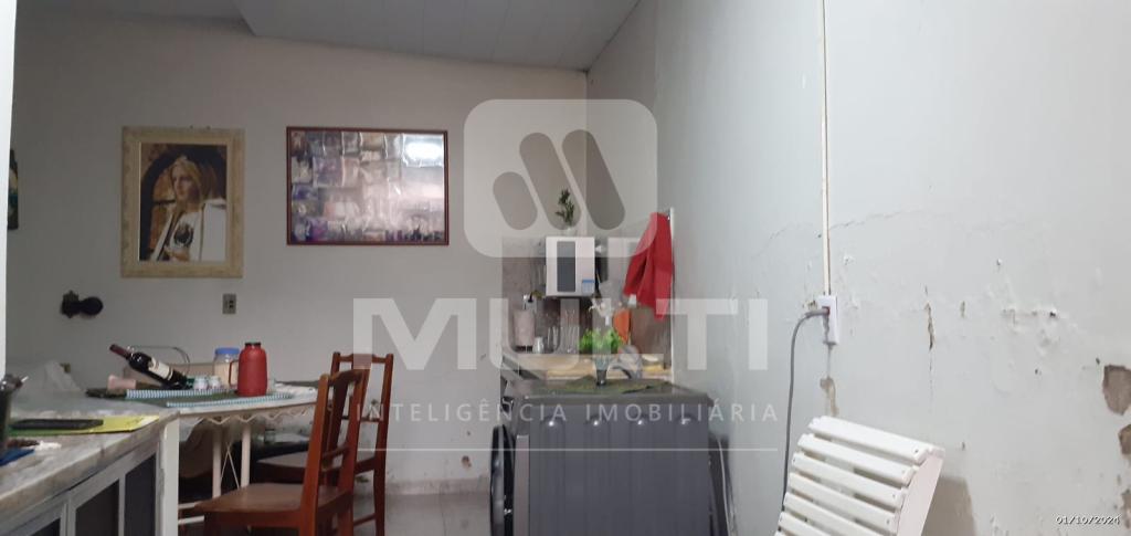 Casa à venda com 2 quartos, 90m² - Foto 4