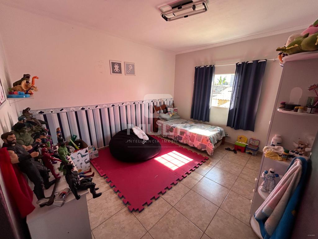Casa à venda com 5 quartos, 236m² - Foto 8