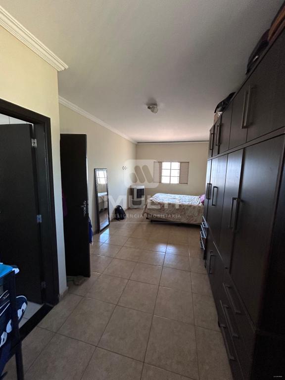 Casa à venda com 5 quartos, 236m² - Foto 9
