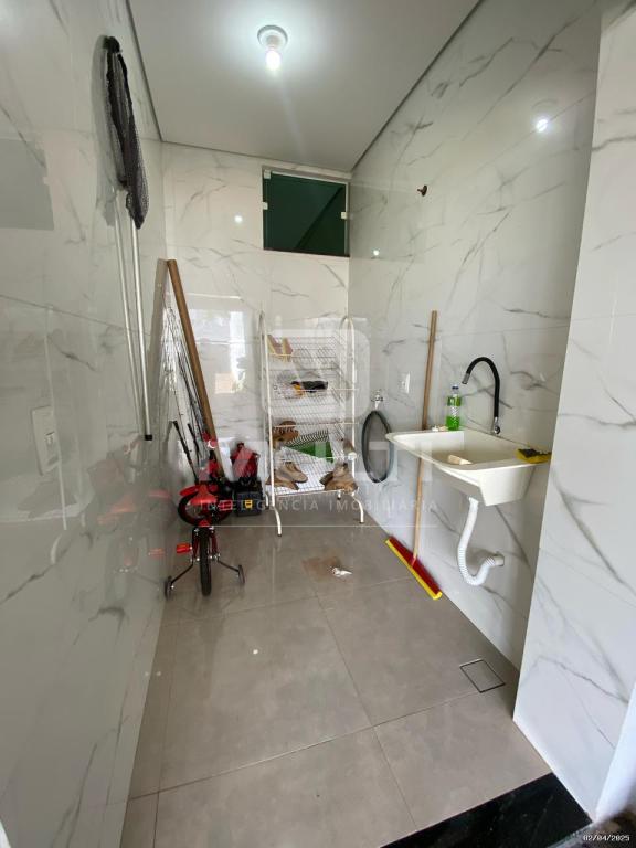 Casa à venda com 2 quartos, 120m² - Foto 2
