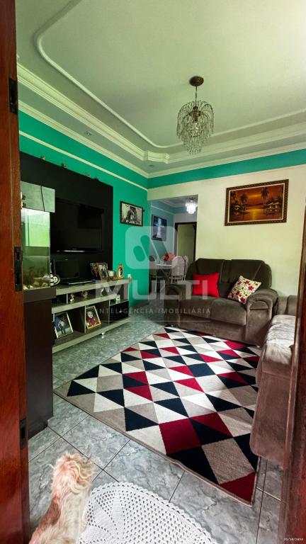 Casa à venda com 3 quartos, 157m² - Foto 1