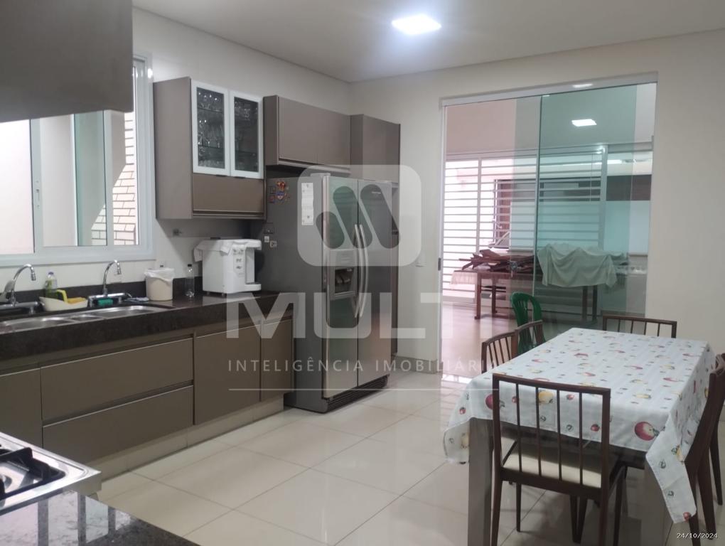 Casa à venda com 3 quartos, 214m² - Foto 6