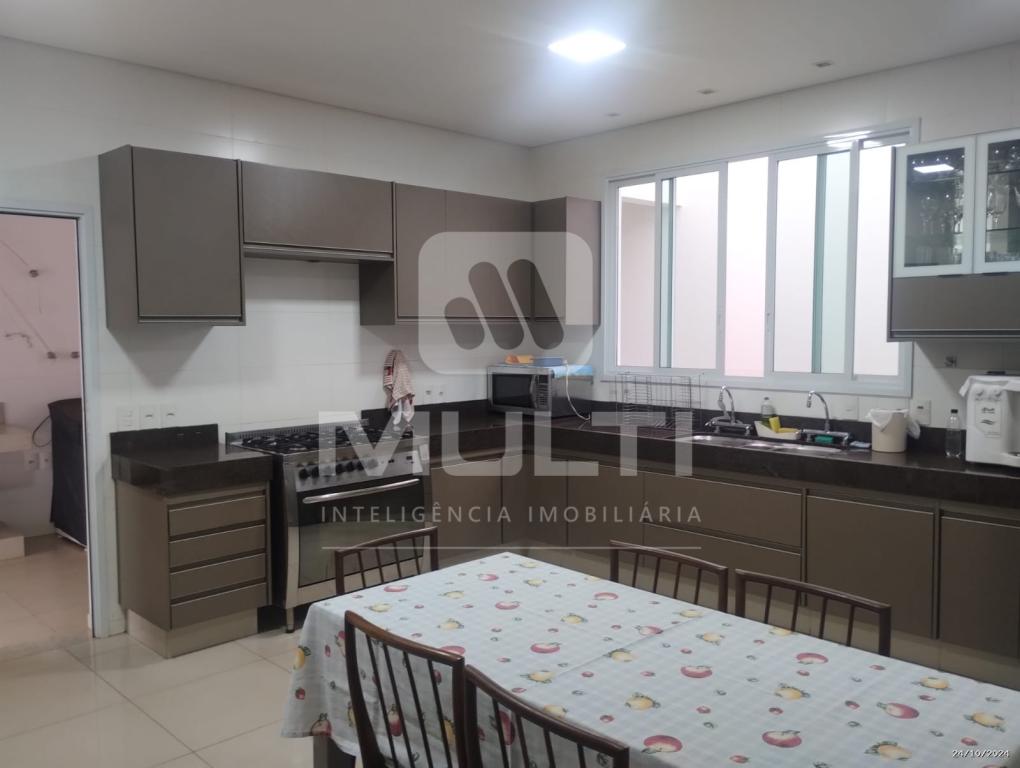 Casa à venda com 3 quartos, 214m² - Foto 7