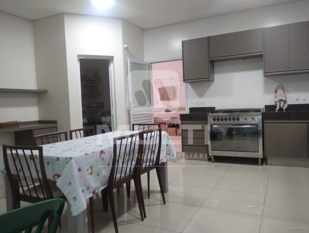 Casa à venda com 3 quartos, 214m² - Foto 8