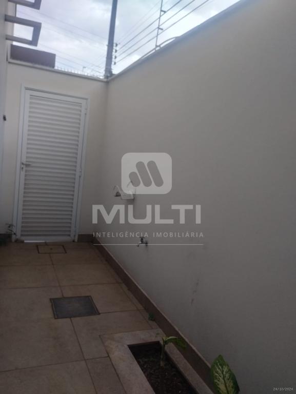 Casa à venda com 3 quartos, 214m² - Foto 25