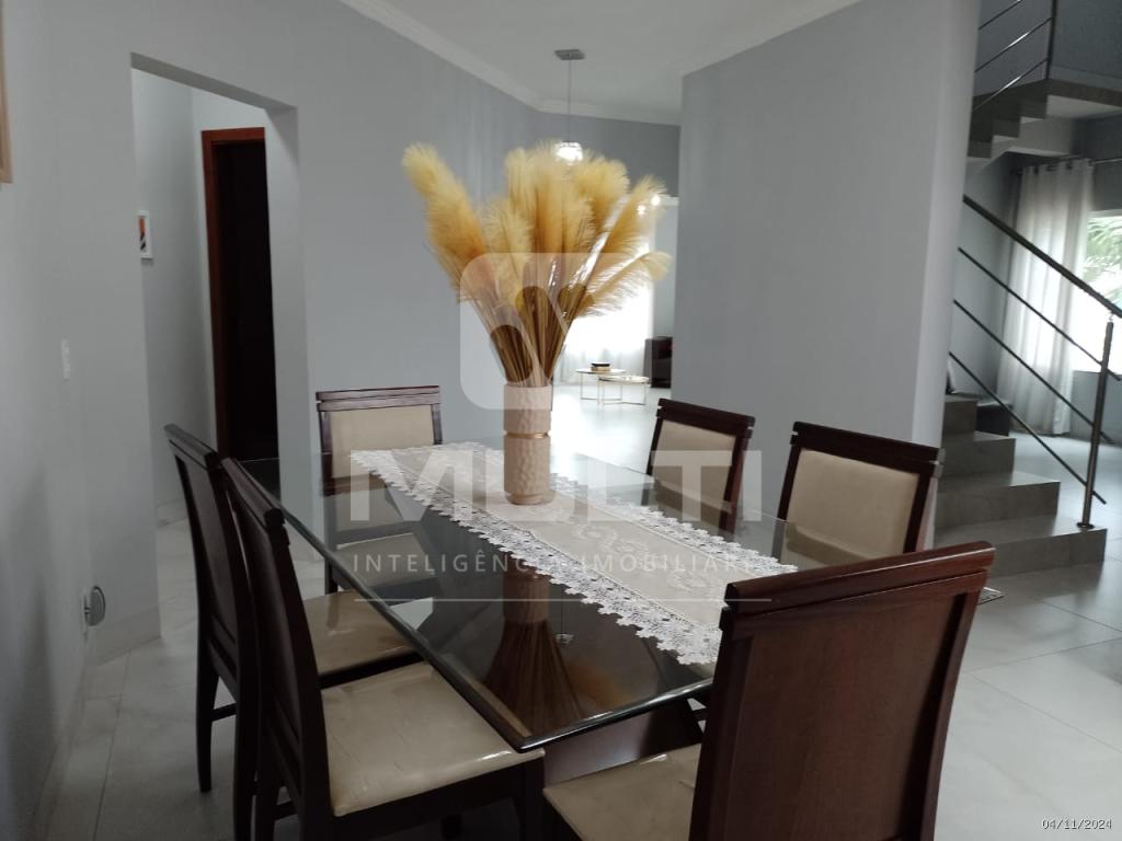 Casa à venda com 4 quartos, 301m² - Foto 2