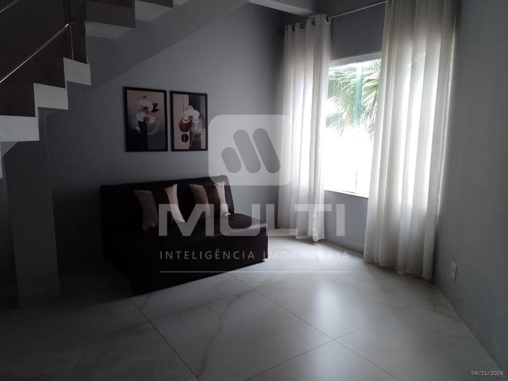 Casa à venda com 4 quartos, 301m² - Foto 3