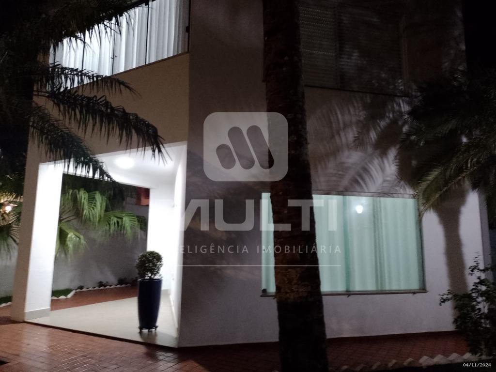 Casa à venda com 4 quartos, 301m² - Foto 18