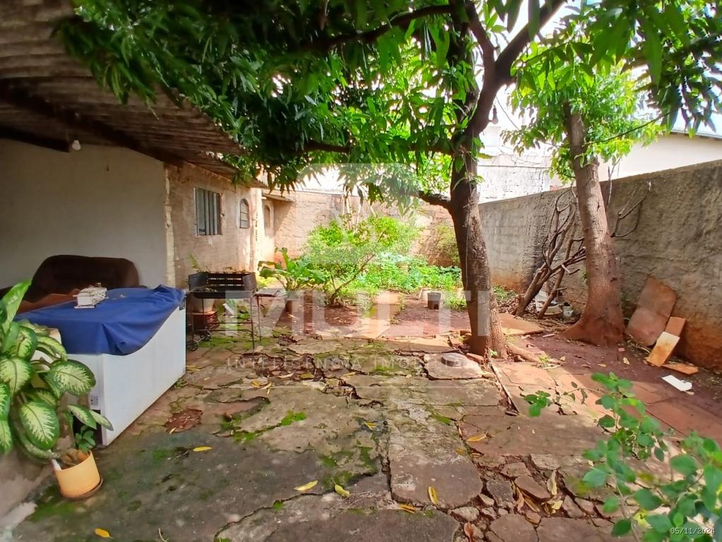 Terreno à venda com 6 quartos, 187m² - Foto 2