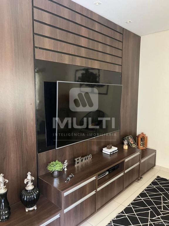 Casa à venda com 4 quartos, 225m² - Foto 2