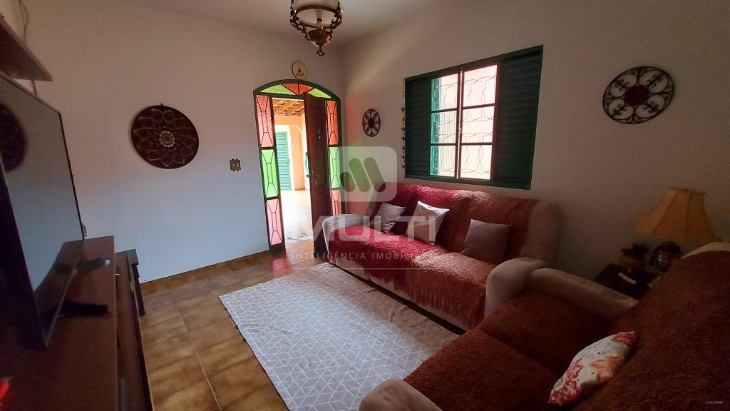 Casa à venda com 8 quartos, 349m² - Foto 1