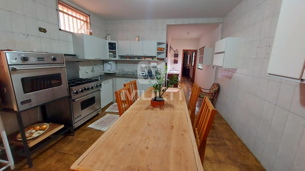 Casa à venda com 8 quartos, 349m² - Foto 8