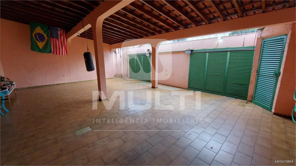 Casa à venda com 8 quartos, 349m² - Foto 14