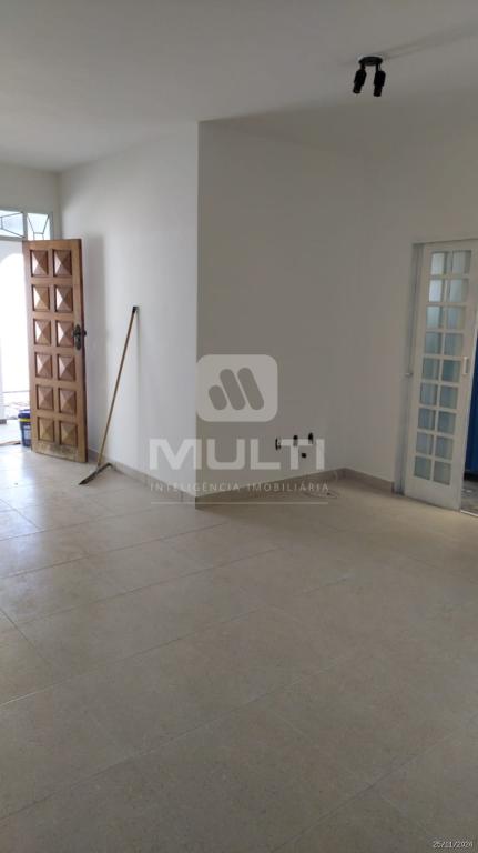 Casa à venda com 3 quartos, 170m² - Foto 1