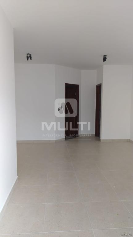 Casa à venda com 3 quartos, 170m² - Foto 2