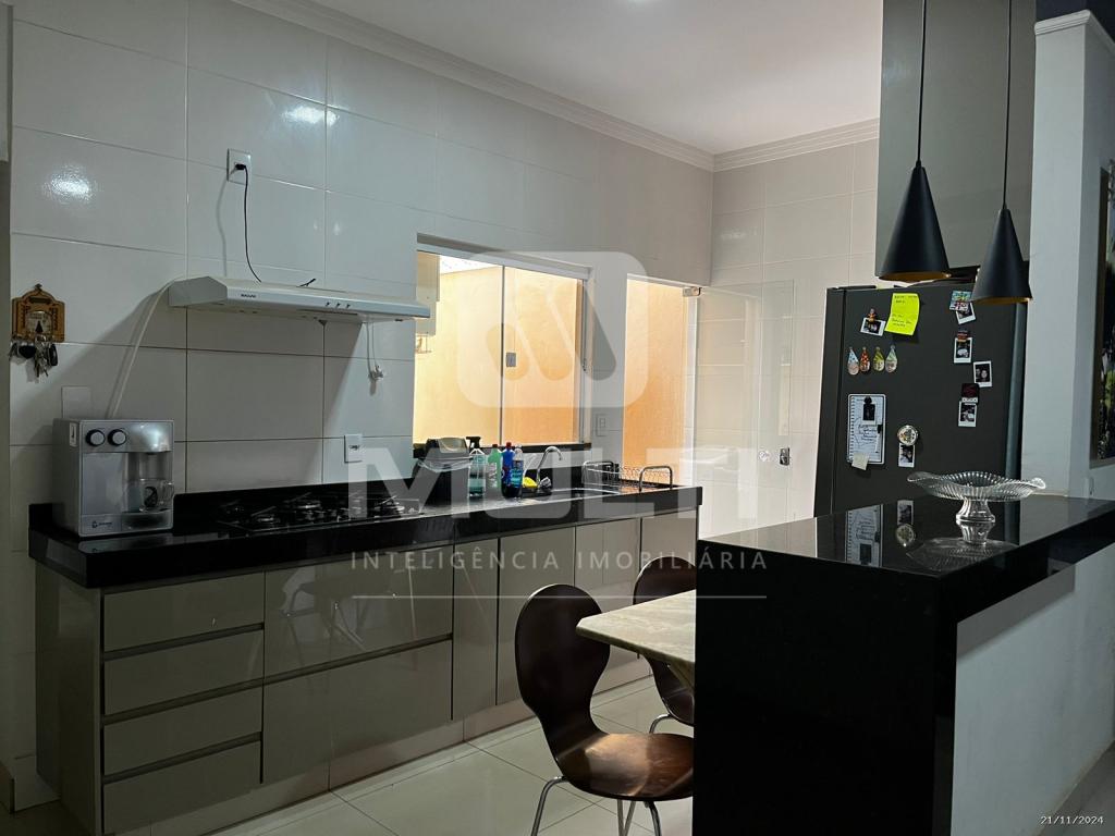 Casa à venda com 2 quartos, 75m² - Foto 2
