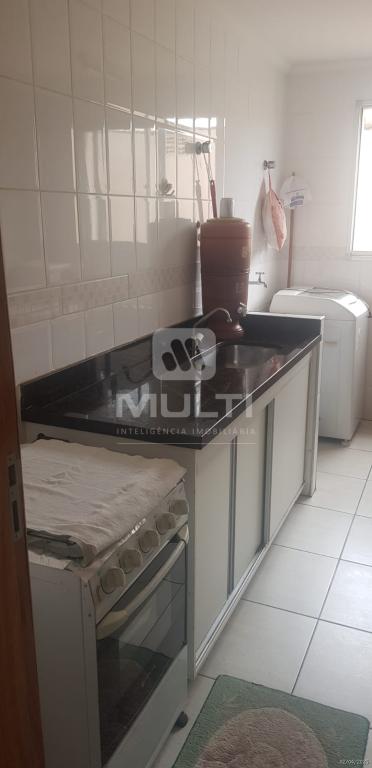 Apartamento à venda com 2 quartos, 60m² - Foto 4