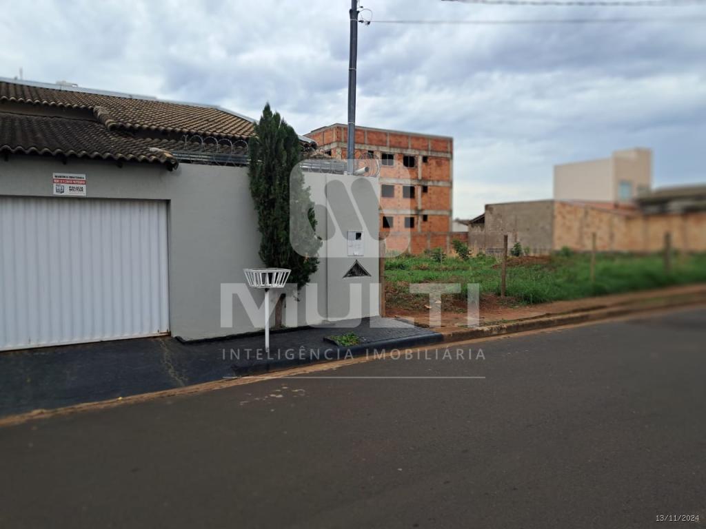 Terreno à venda com 1 quarto, 300m² - Foto 2