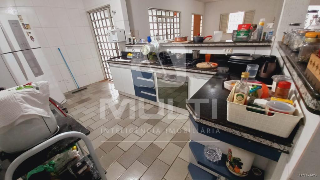 Casa, 5 quartos, 256 m² - Foto 2