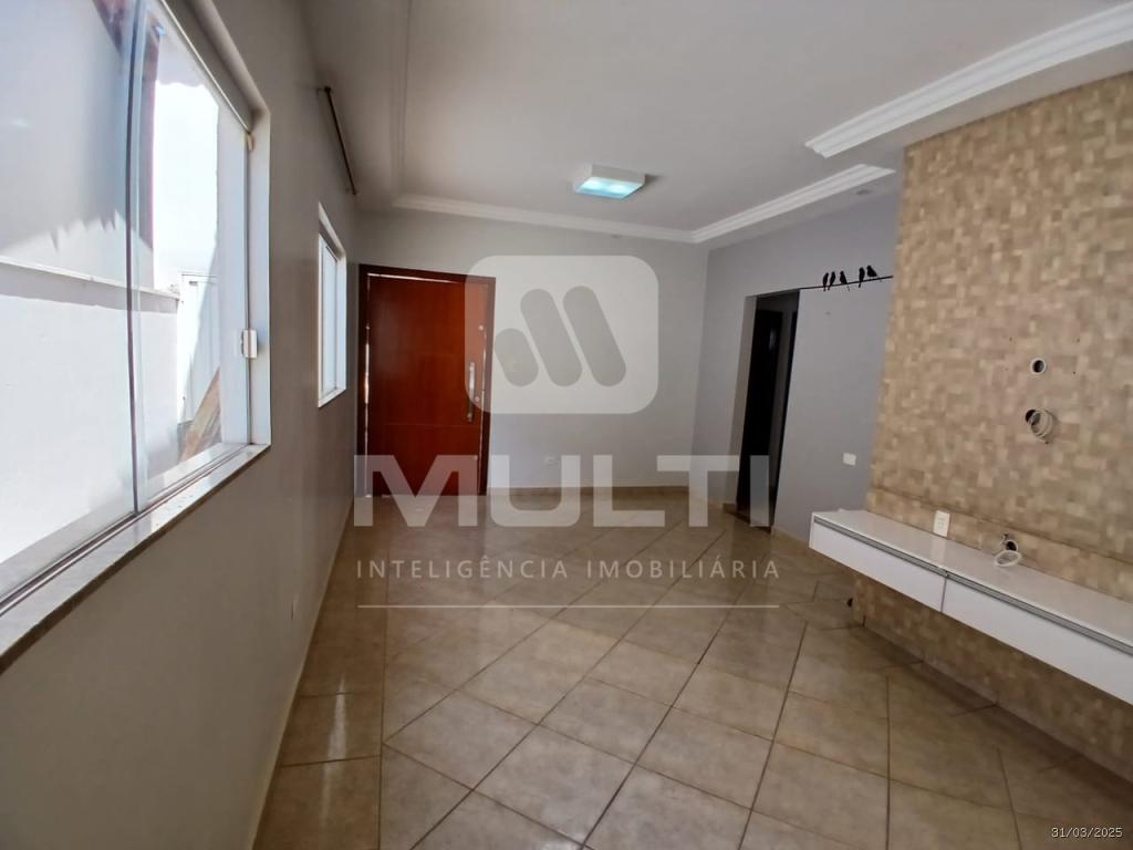 Casa à venda com 3 quartos, 200m² - Foto 1
