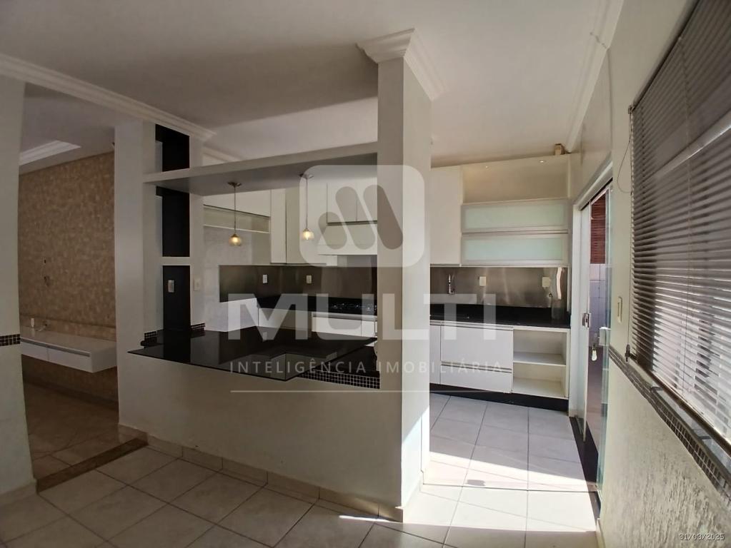 Casa à venda com 3 quartos, 200m² - Foto 3