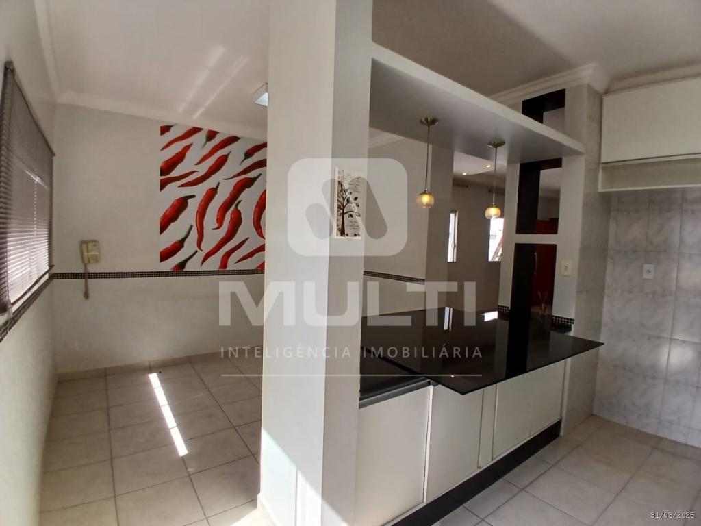 Casa à venda com 3 quartos, 200m² - Foto 4