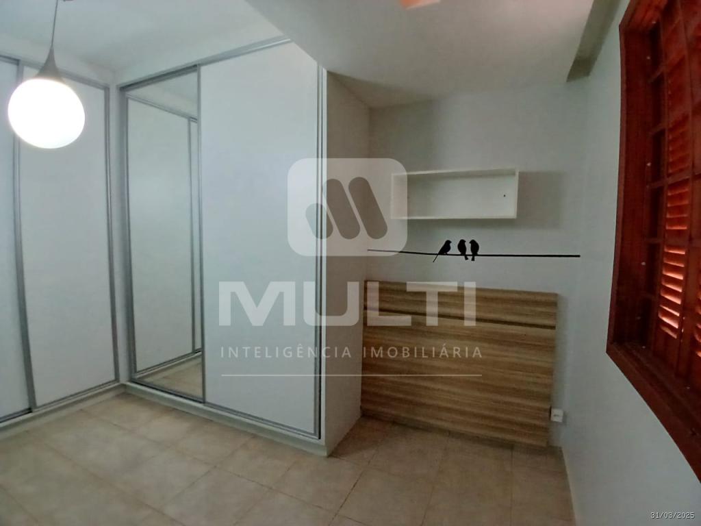 Casa à venda com 3 quartos, 200m² - Foto 9
