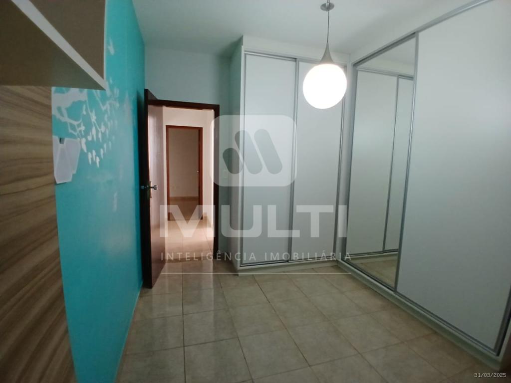 Casa à venda com 3 quartos, 200m² - Foto 10