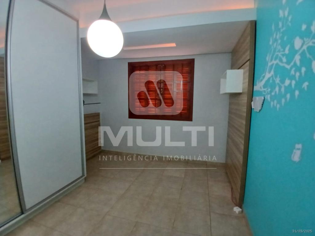 Casa à venda com 3 quartos, 200m² - Foto 11