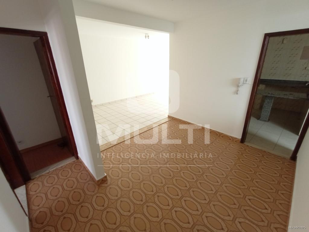 Casa à venda com 4 quartos, 117m² - Foto 1