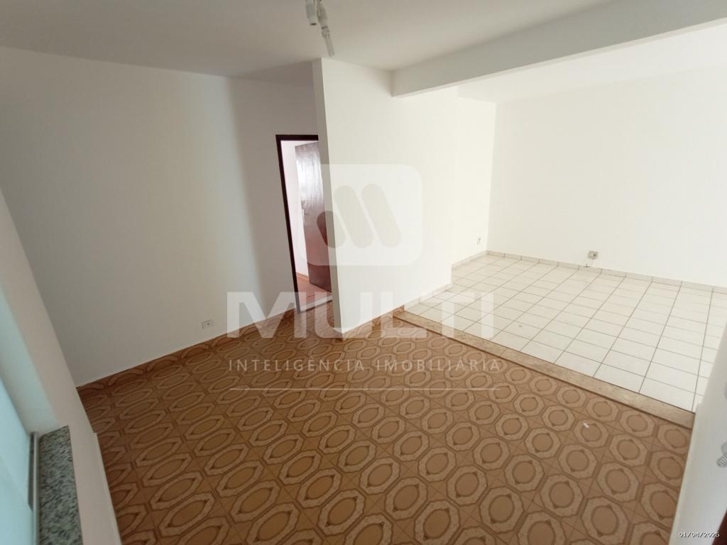 Casa à venda com 4 quartos, 117m² - Foto 2