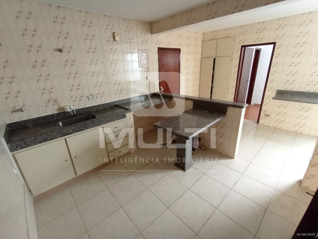 Casa à venda com 4 quartos, 117m² - Foto 9