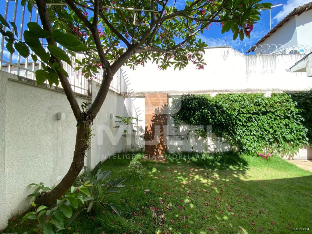 Casa, 3 quartos, 228 m² - Foto 1