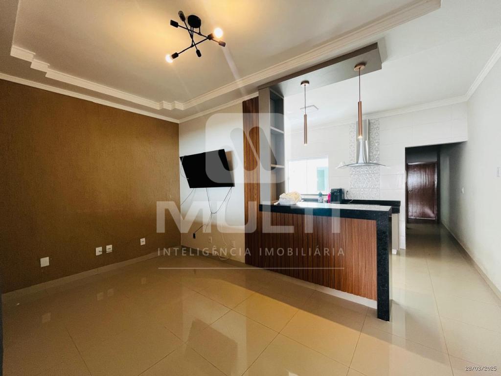Casa à venda com 2 quartos, 120m² - Foto 1