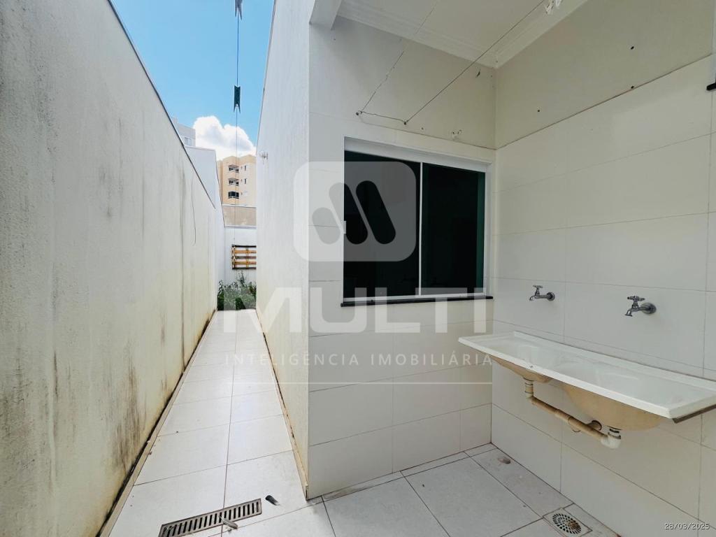 Casa à venda com 2 quartos, 120m² - Foto 9
