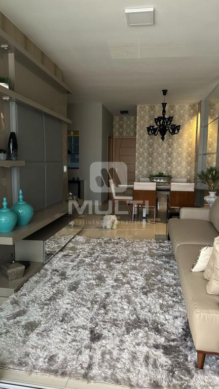 Apartamento à venda com 3 quartos, 130m² - Foto 2
