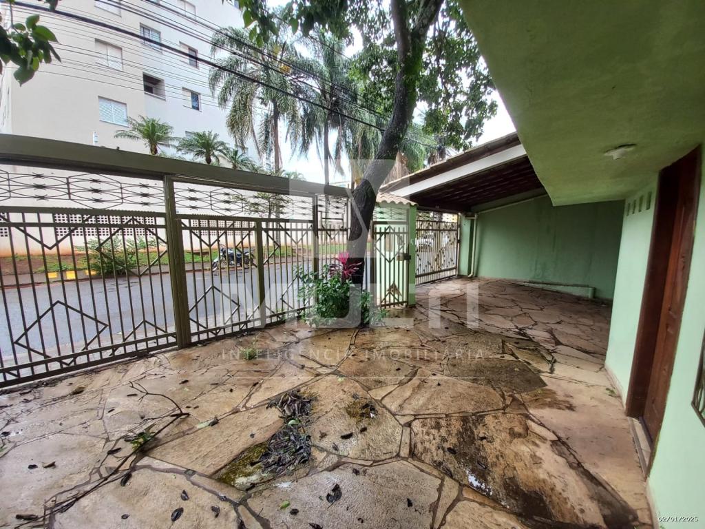 Casa à venda com 4 quartos, 232m² - Foto 2