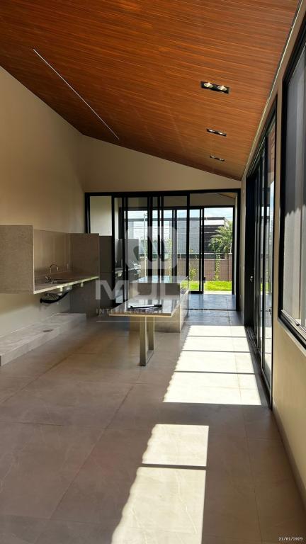 Casa de Condomínio à venda com 3 quartos, 210m² - Foto 1