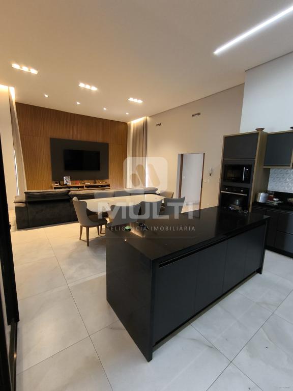 Casa, 5 quartos, 199 m² - Foto 1