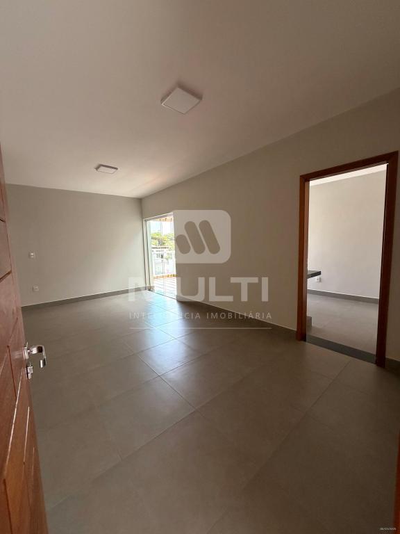 Casa à venda com 4 quartos, 165m² - Foto 1
